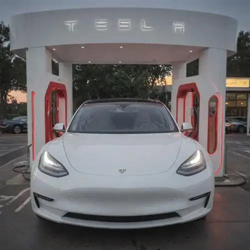 Tesla Model 3 - Recharge your Tesla Model 3 quickly on the go